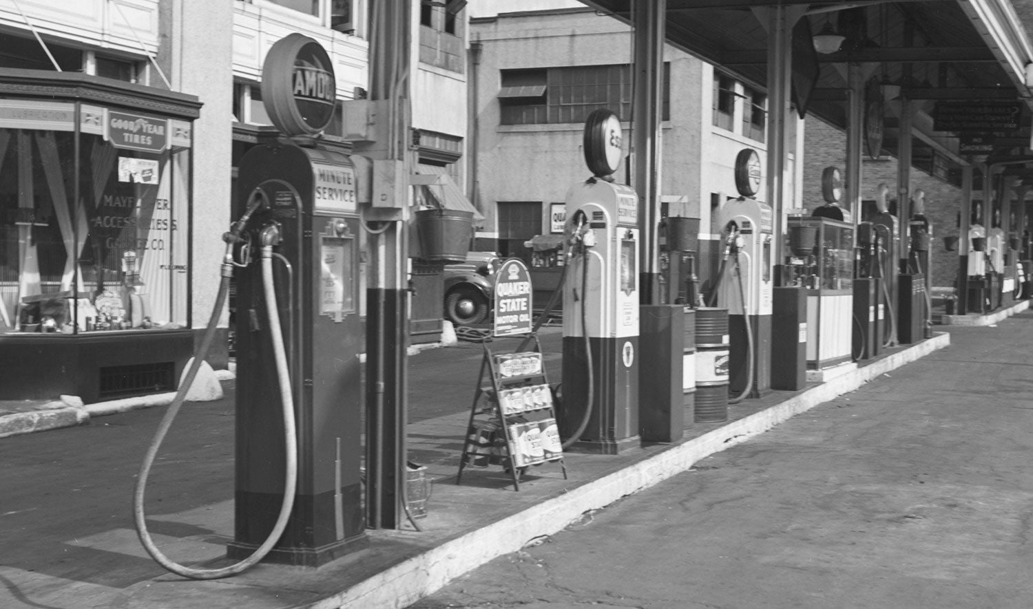 Retro Gas Pumps 1950's American gas station